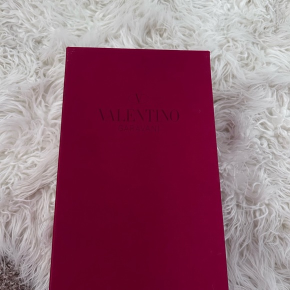 I am Selling My Valentino Sandals (Black&Gold)
Slightly Wore (9)
$190-200 - Picture 4 of 5